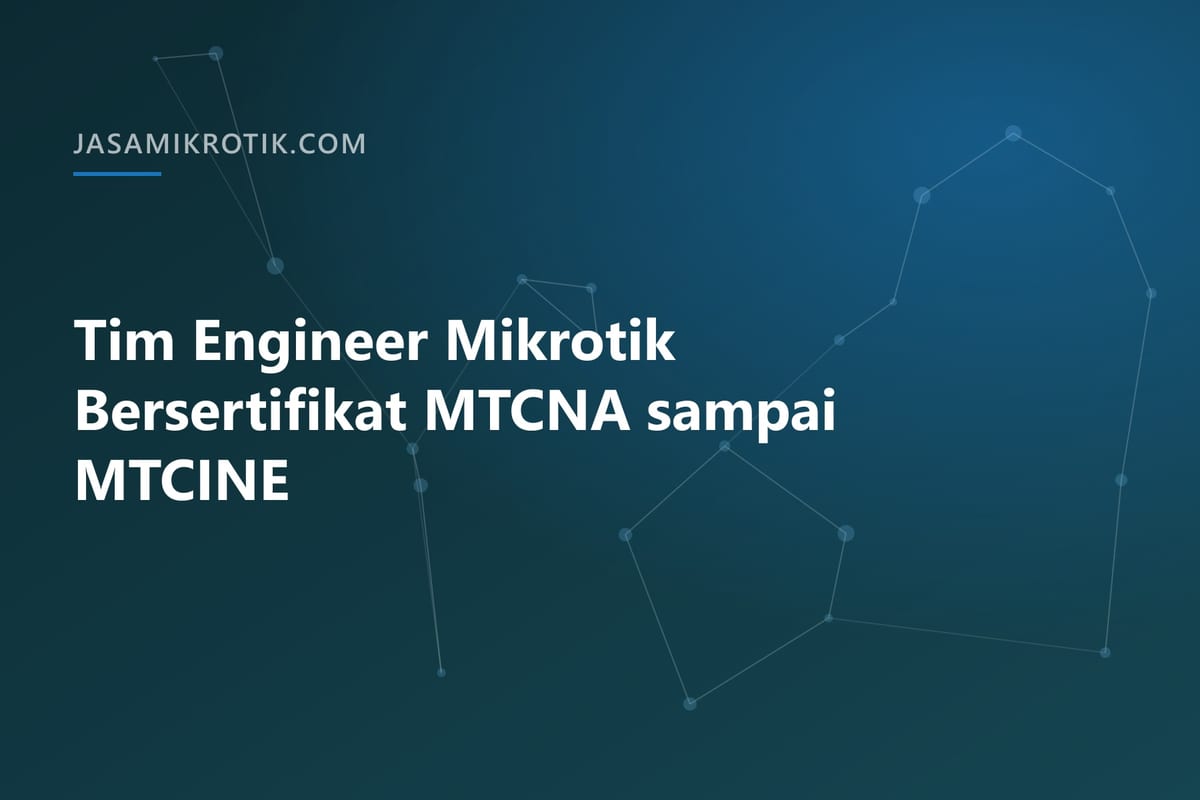 Engineer bersertifikat MTCNA sampai MTCINE sedang mengonfigurasi router Mikrotik